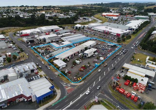 Corner site at gateway to retail precinct