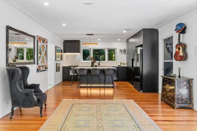 31 Valley Road 11422_4