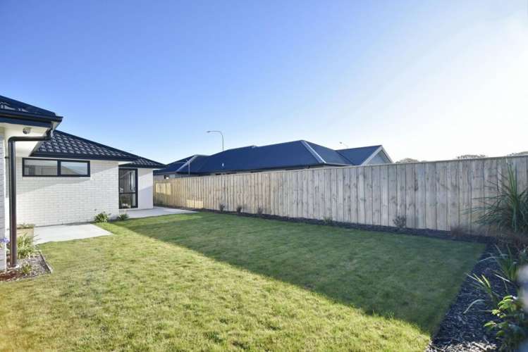 3 Woodford Avenue Woodend_17