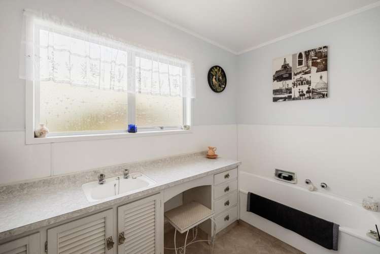 10 Bay Street Matua_15