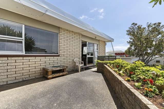Central Location, Walk to Work!