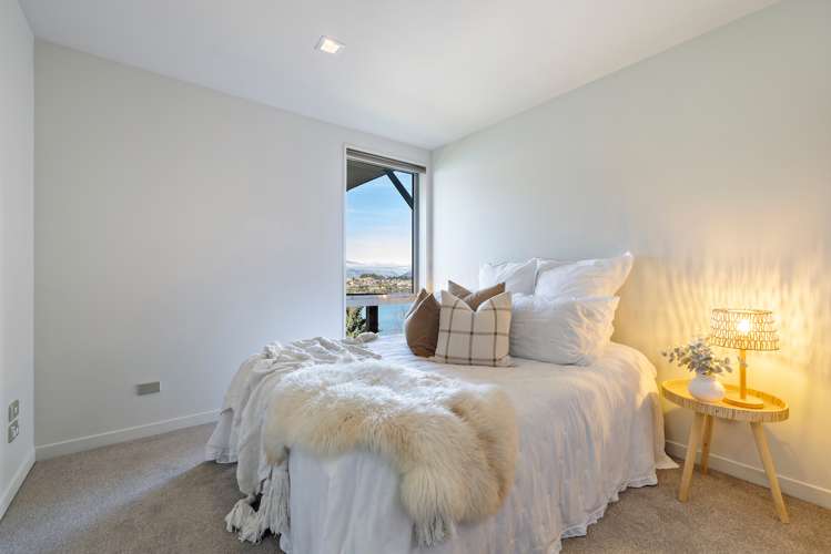 2/11 Gum Lane Queenstown_12