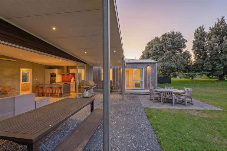 111 Kauri Crescent Matarangi_22