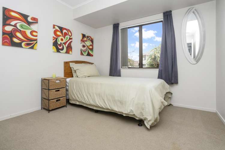 1/108 Bradbury Road Botany Downs_11
