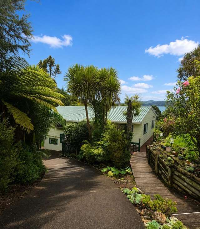 Bush Retreat with Sea Views