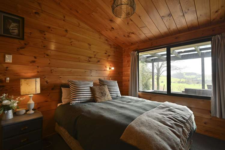 1550 Glenora Road Akitio_38