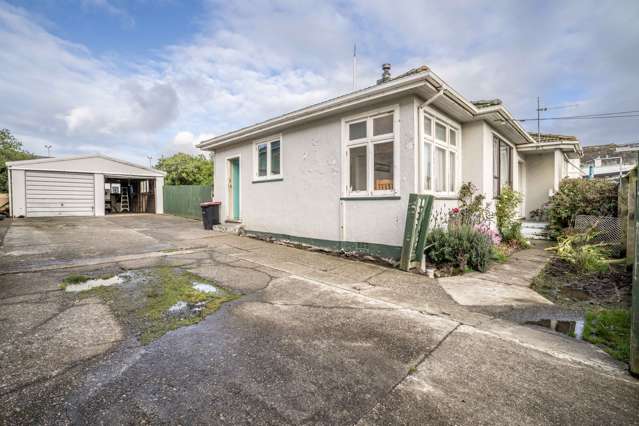 Bluff Beauty with Bonus Garden Cottage