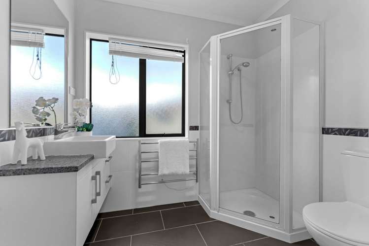 8 Bushpark Place Flat Bush_16