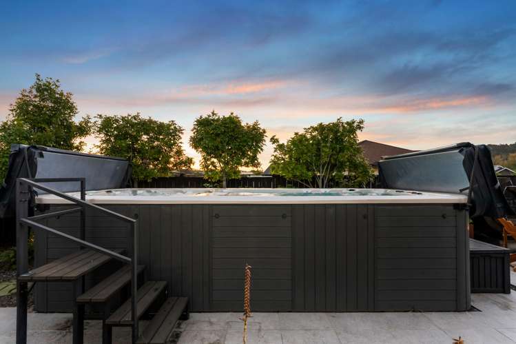 21B Robert Might Kumeu_21