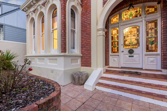 A HERITAGE MASTERPIECE IN MOUNT VICTORIA