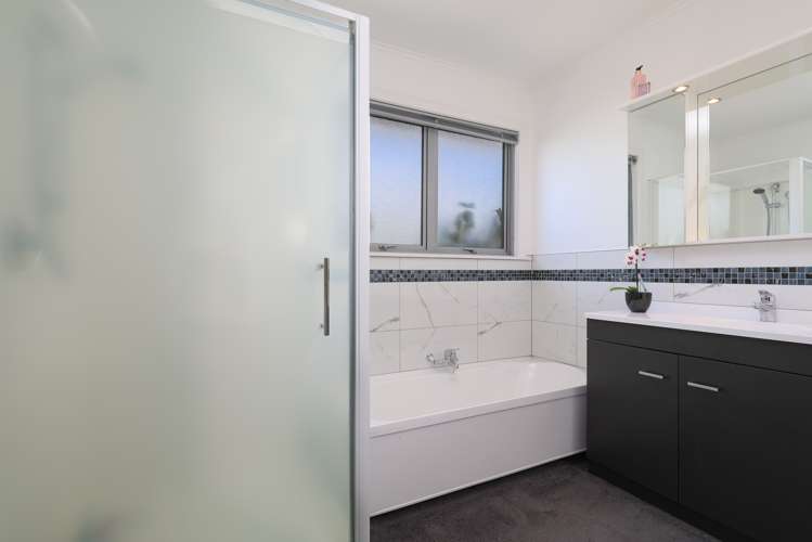 8 Neale Avenue Stoke_10