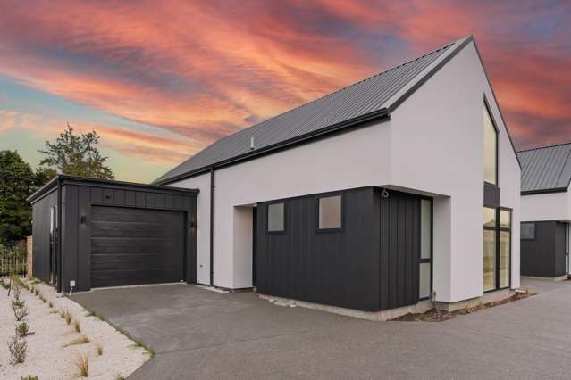 Standalone Townhouse with Freehold Title