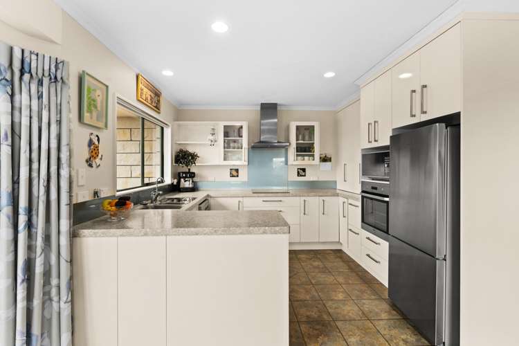 2/89 Churchill Drive Taradale_7