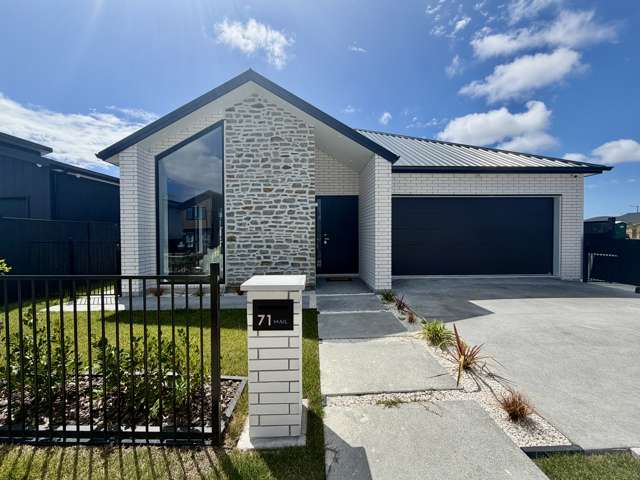 Stylish Modern Family Residence