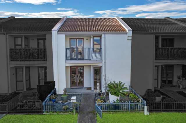 Freehold ! Spacious, Modern & Family-Friendly.