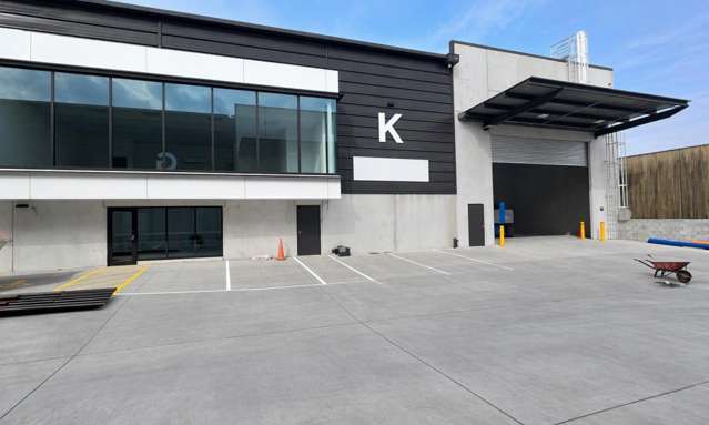 High-Stud Warehouse & Excellent Connectivity