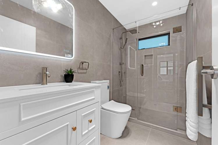 8b Gardiner Grove Mangere East_16