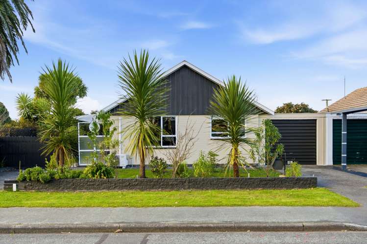 2/2 Lomax Place_0