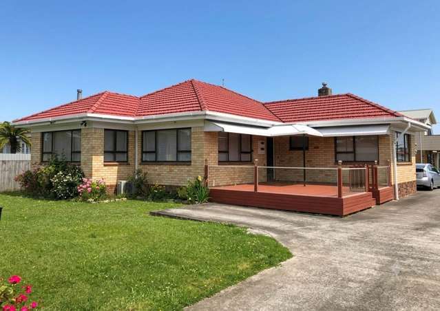 Spacious Three Bedroom Home With Double Garage