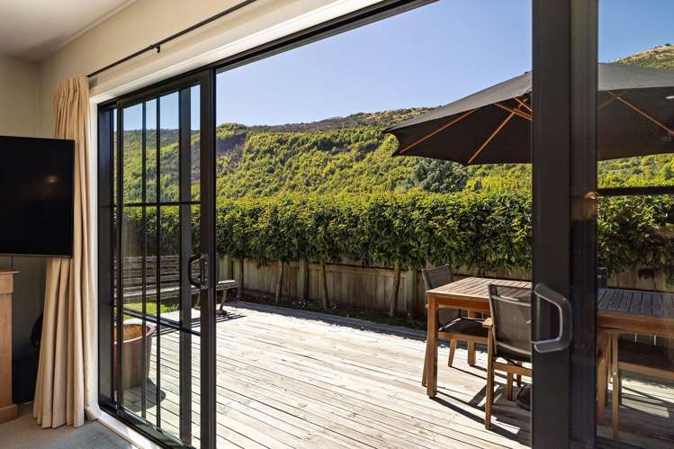 4 Innes Place Arrowtown_13