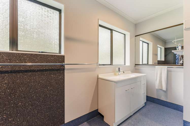 27 Browning Crescent Stoke_19