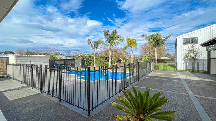 165 The Oaks Drive Leamington_21