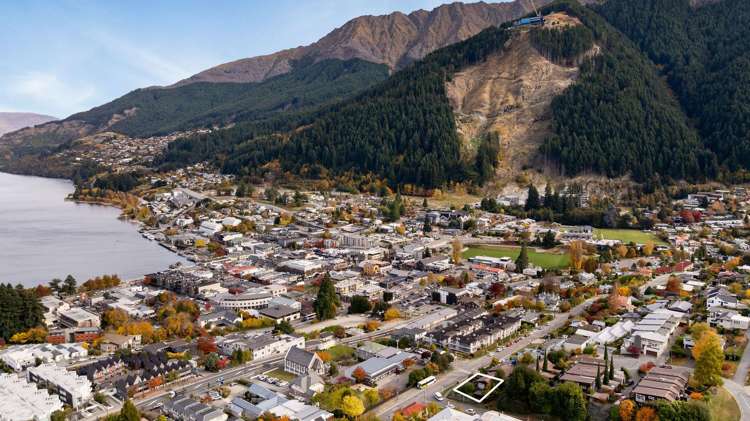 Unit A/37-39 Hallenstein Street Queenstown_16