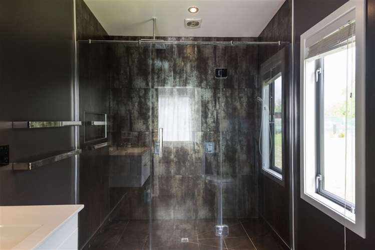 2 Riverside Way Amberley_17