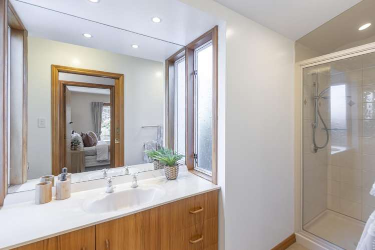 49b Regency Crescent Redwood_19