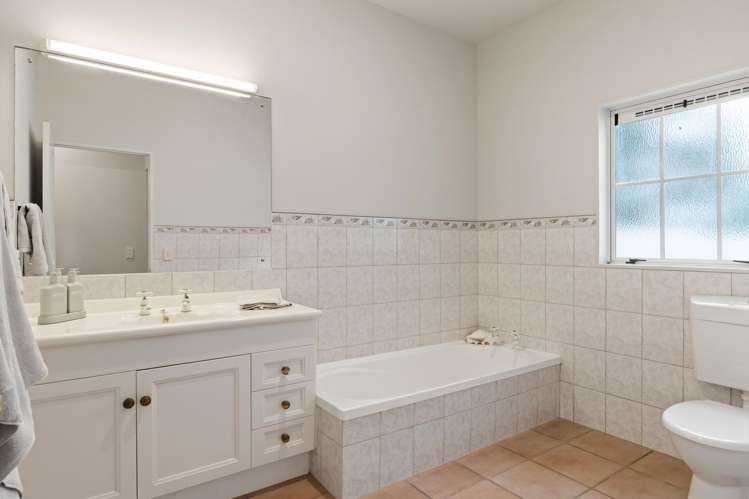 18 Ocean Park Wainui_13