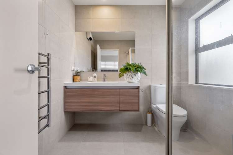 7 Matairangi Avenue Totara Heights_17