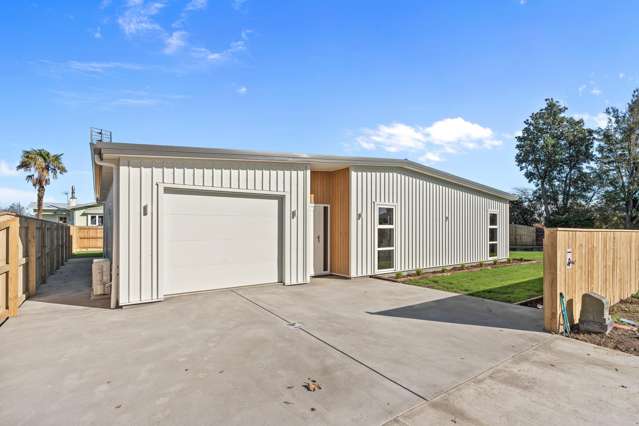 Brand-New, Stylish Home in Popular Solway