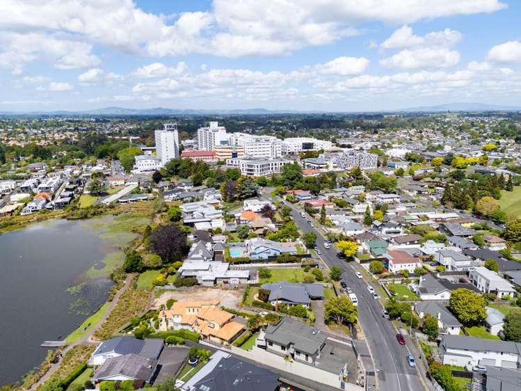 58 Lake Crescent Hamilton Lake_35