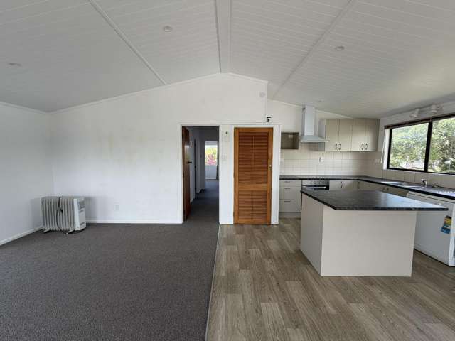 74 Catherine Crescent (Upstairs) Whitianga_3