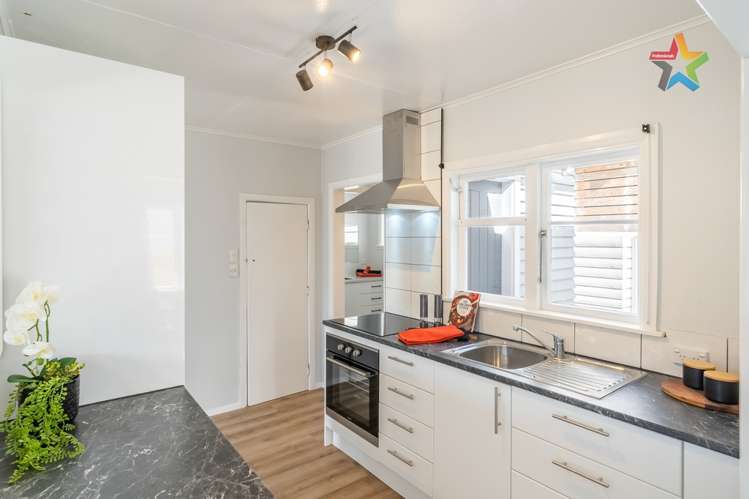 28 Main Road Wainuiomata_3