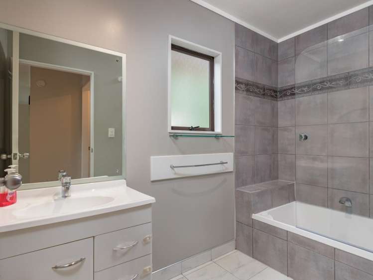 6 Monarch Grove Maoribank_9