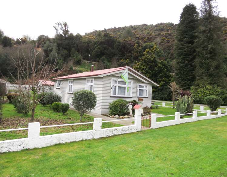 4 Broadway Reefton_11