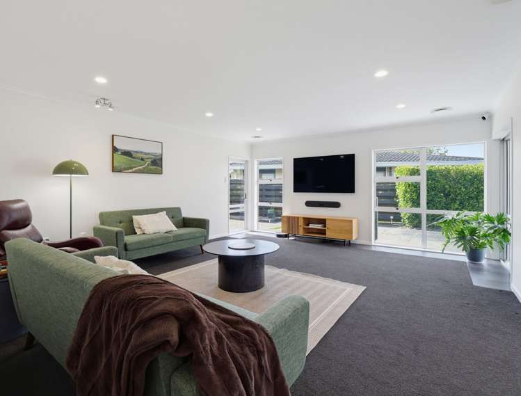8 Aintree Crescent_4