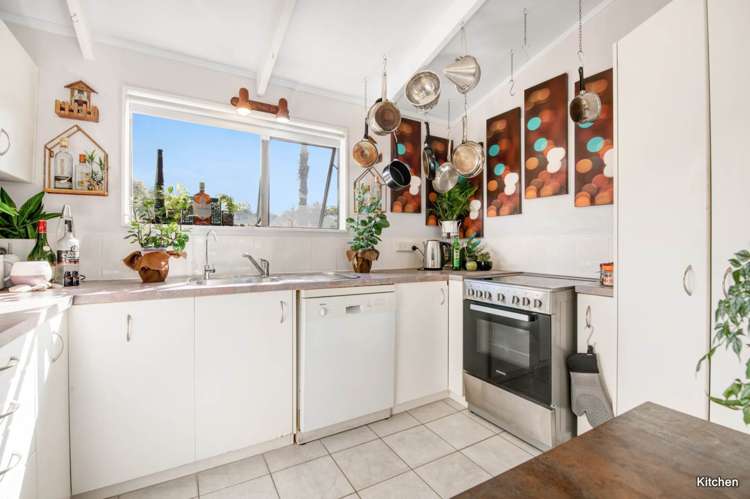 8 Capitol Road Matakatia_5