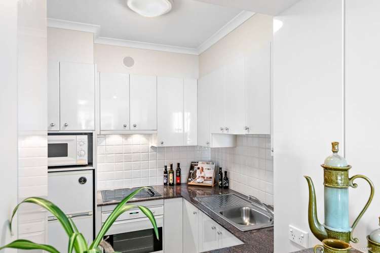 2406/8 Albert Street Auckland Central_11