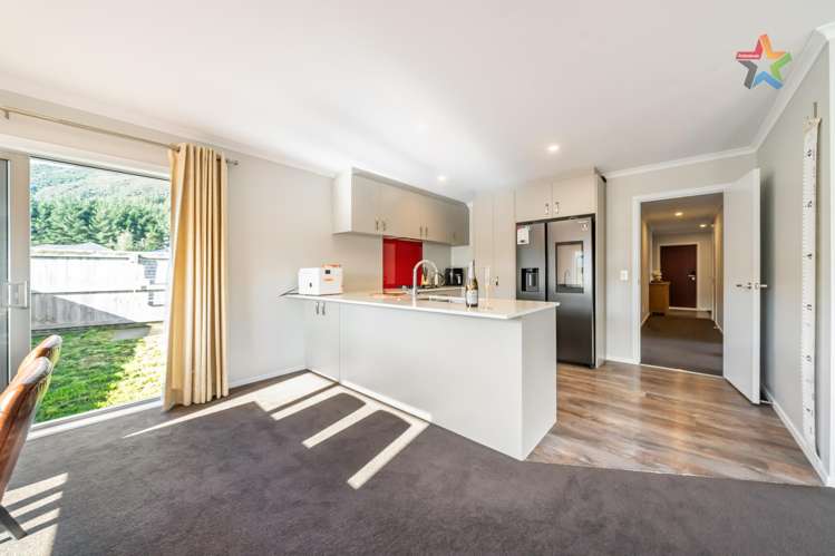 7 Brian Hughes Road Wainuiomata_2