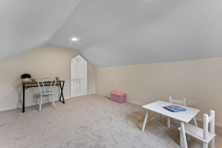 2/1 Trelawny Place Hillcrest_18