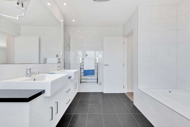 7 Defender Crescent Beachlands_25