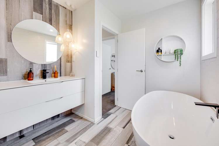 95 Royal Road Massey_12