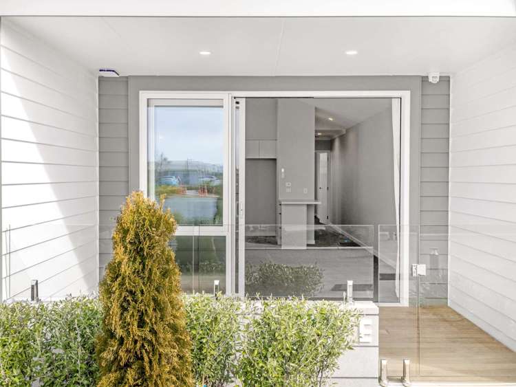 110E/30 Bob Robertson Drive Woodend_1