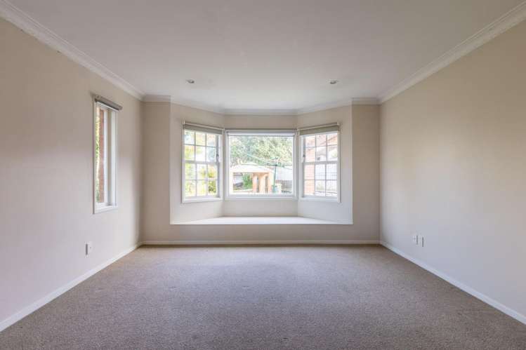 17 Hubert Henderson Place Remuera_11