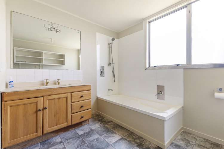 1 Cordyline Road Port Waikato_15