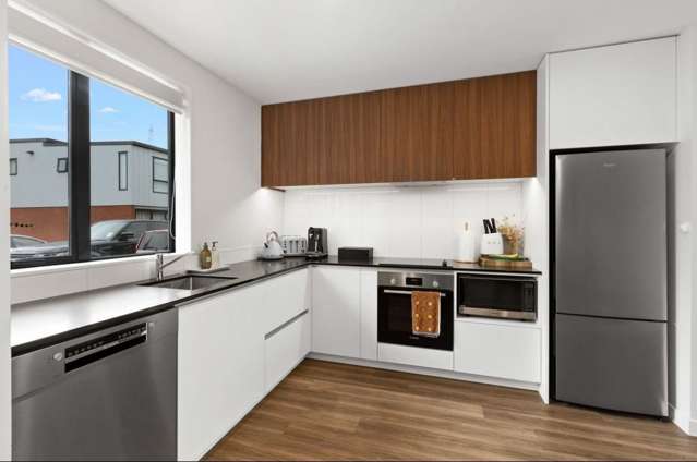 Modern Fully Furnished 2-Bedroom Townhouse