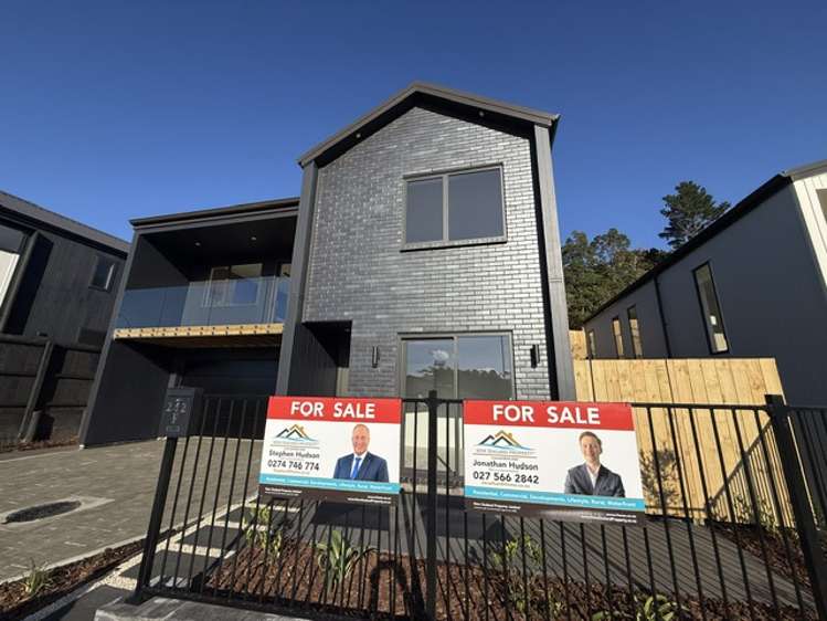 242F West Hoe Heights Orewa_11