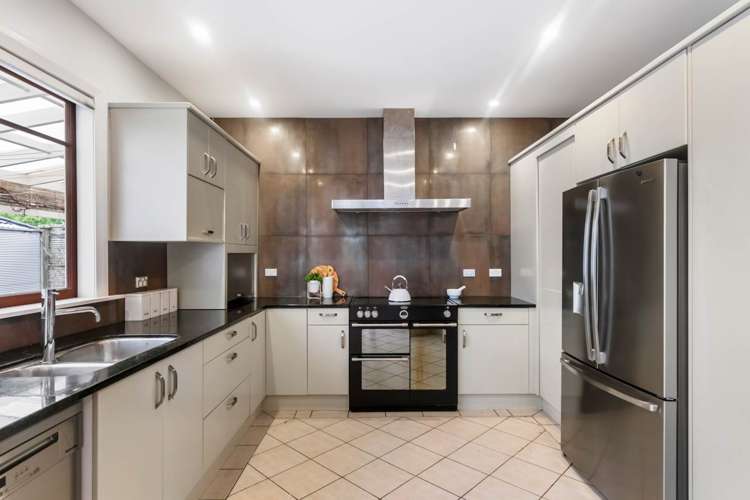 2 Lynch Street Pt Chevalier_13